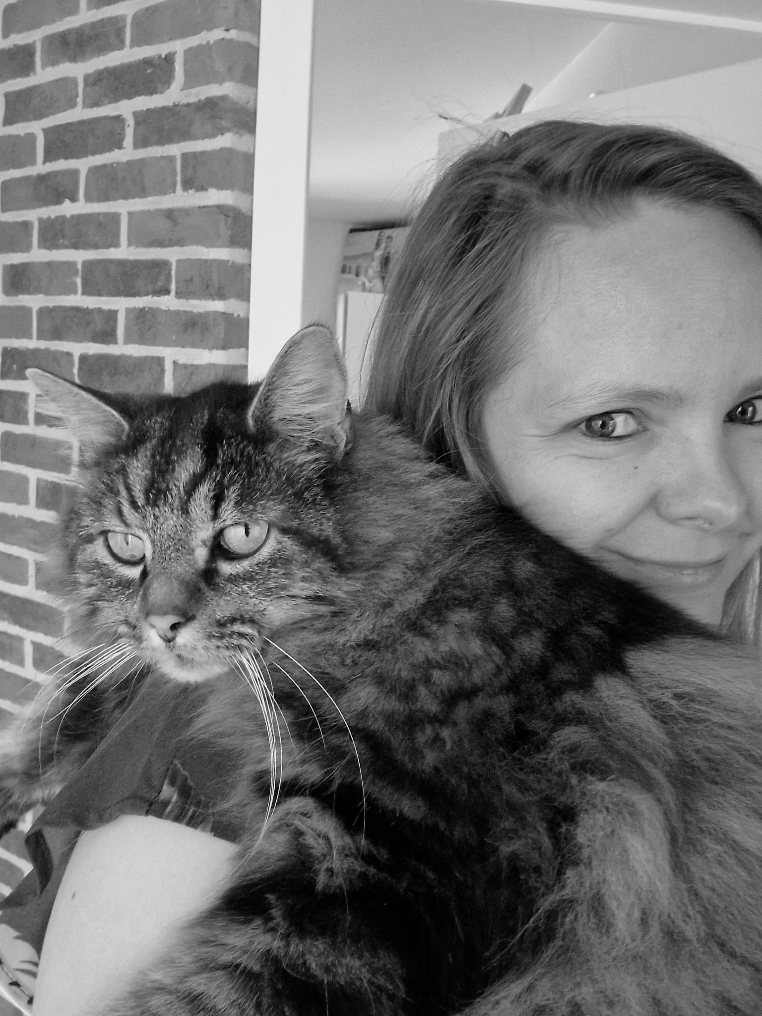 Sylvie Mc Manus met een kat